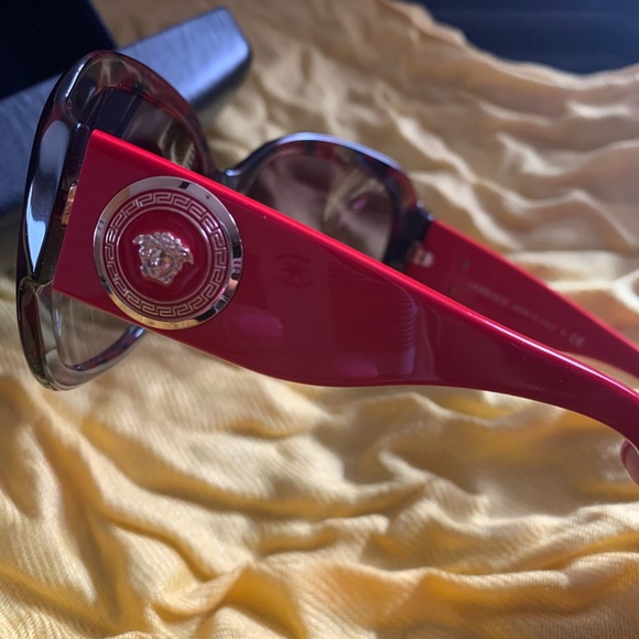 Sunglasses - Picture 2 of 3